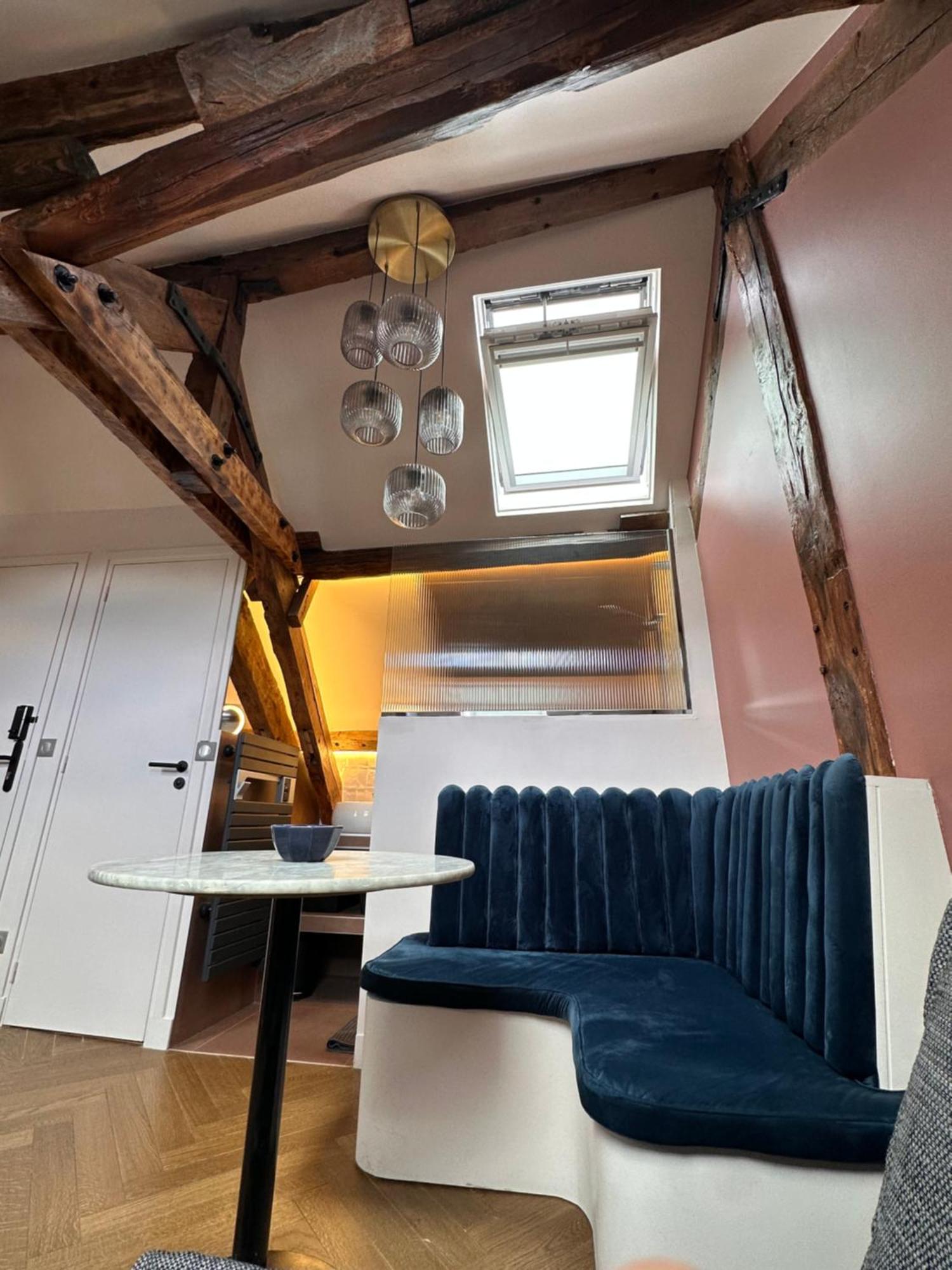 Petit Nid D'amour Sous Les Toits ! Honfleur
